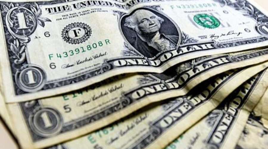 Dólar cai levemente na última cotação