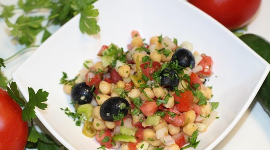 Um prato vegano que acolhe: Grão-de-Bico ao Curry com Legumes